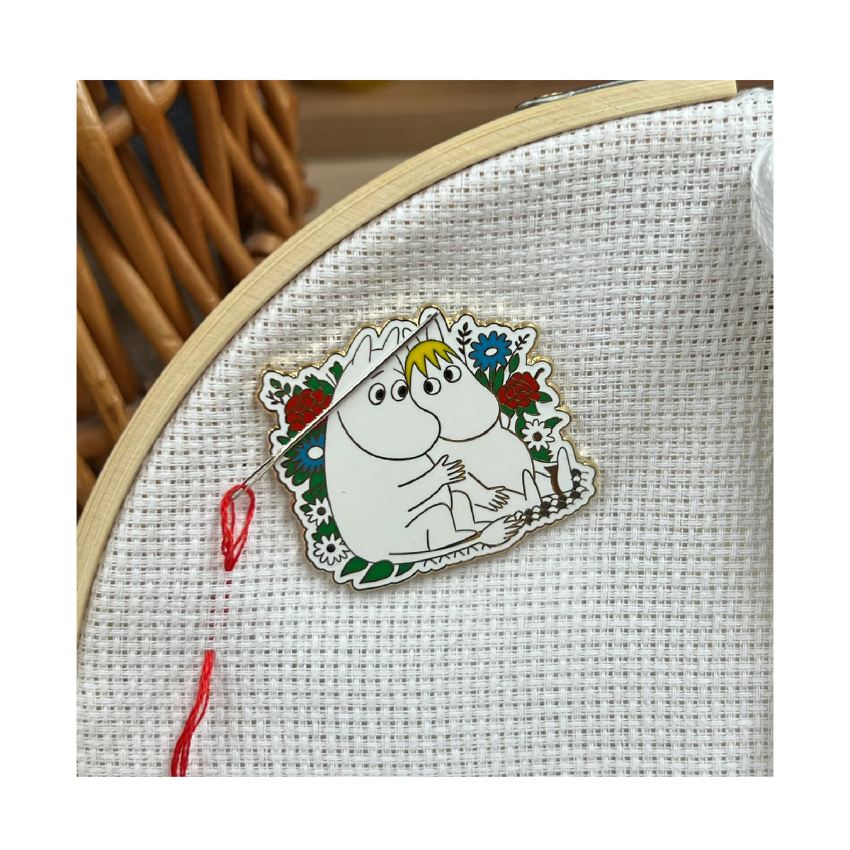 Moomintroll And Snorkmaiden Needle Minder