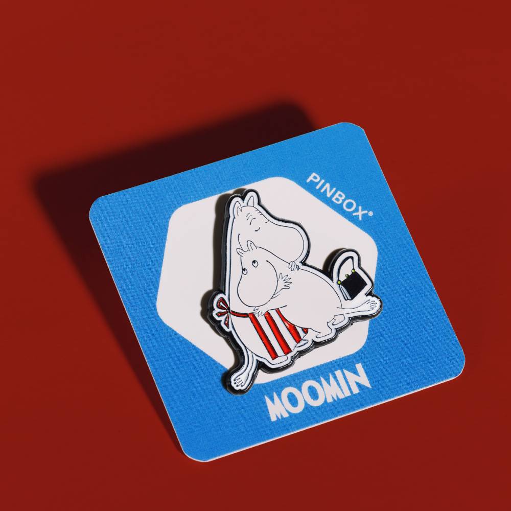 Moominmamma Hug Pin.