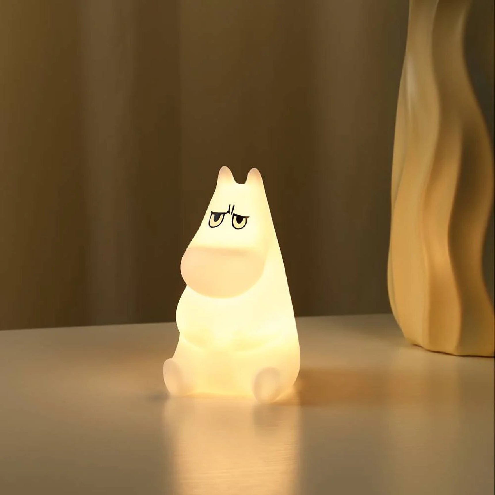 Moomintroll Angry Night Light 13 cm - The Official Moomin Shop
