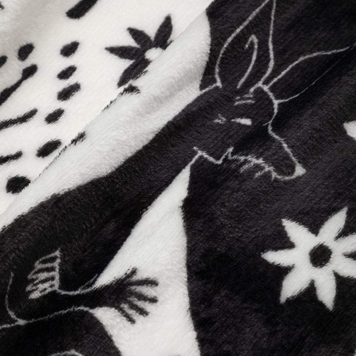 Moomin Park Fleece Blanket Black - The Official Moomin Shop