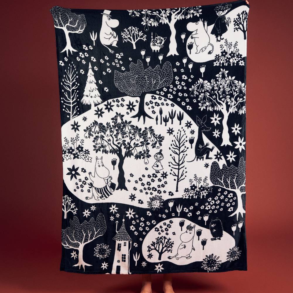Moomin Park Fleece Blanket Black - The Official Moomin Shop