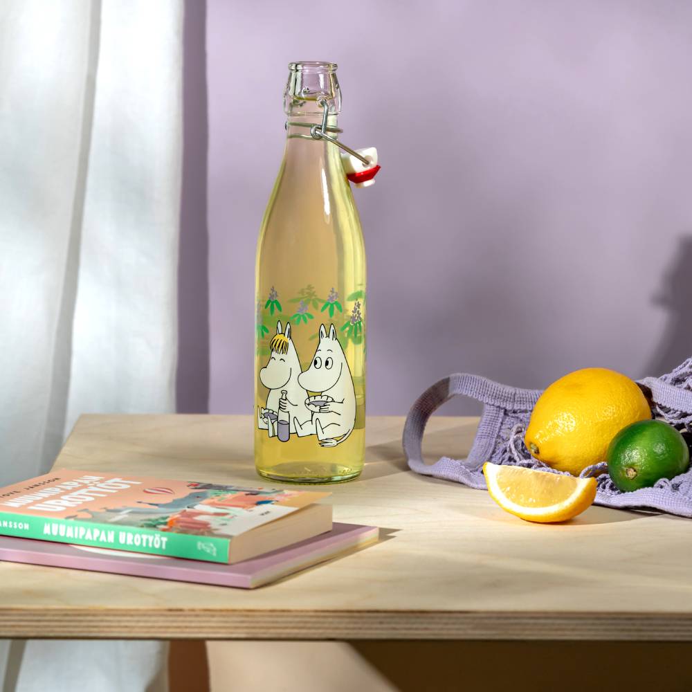Moomin Elderberries Glass bottle 0,5L - The Official Moomin Shop