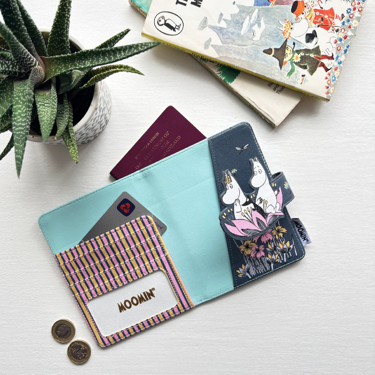 Passport Holder Moomin Lotus