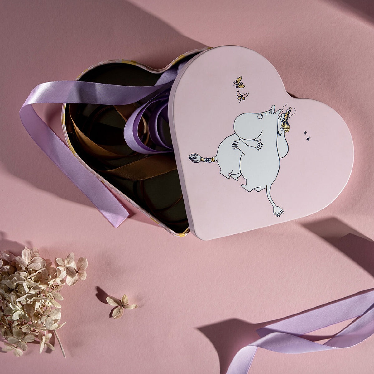 Moomin Heart Shaped Tin Hug 8 x 14.5 cm