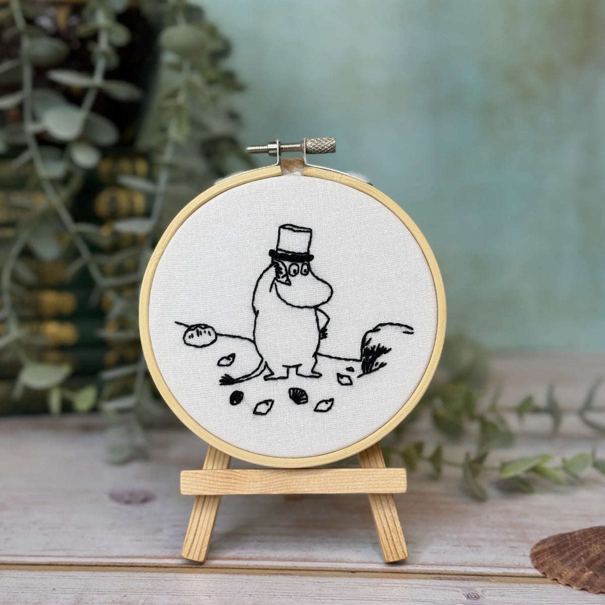 Mini Embroidery Kit Moomintpappa&#39;s Seashell Discovery