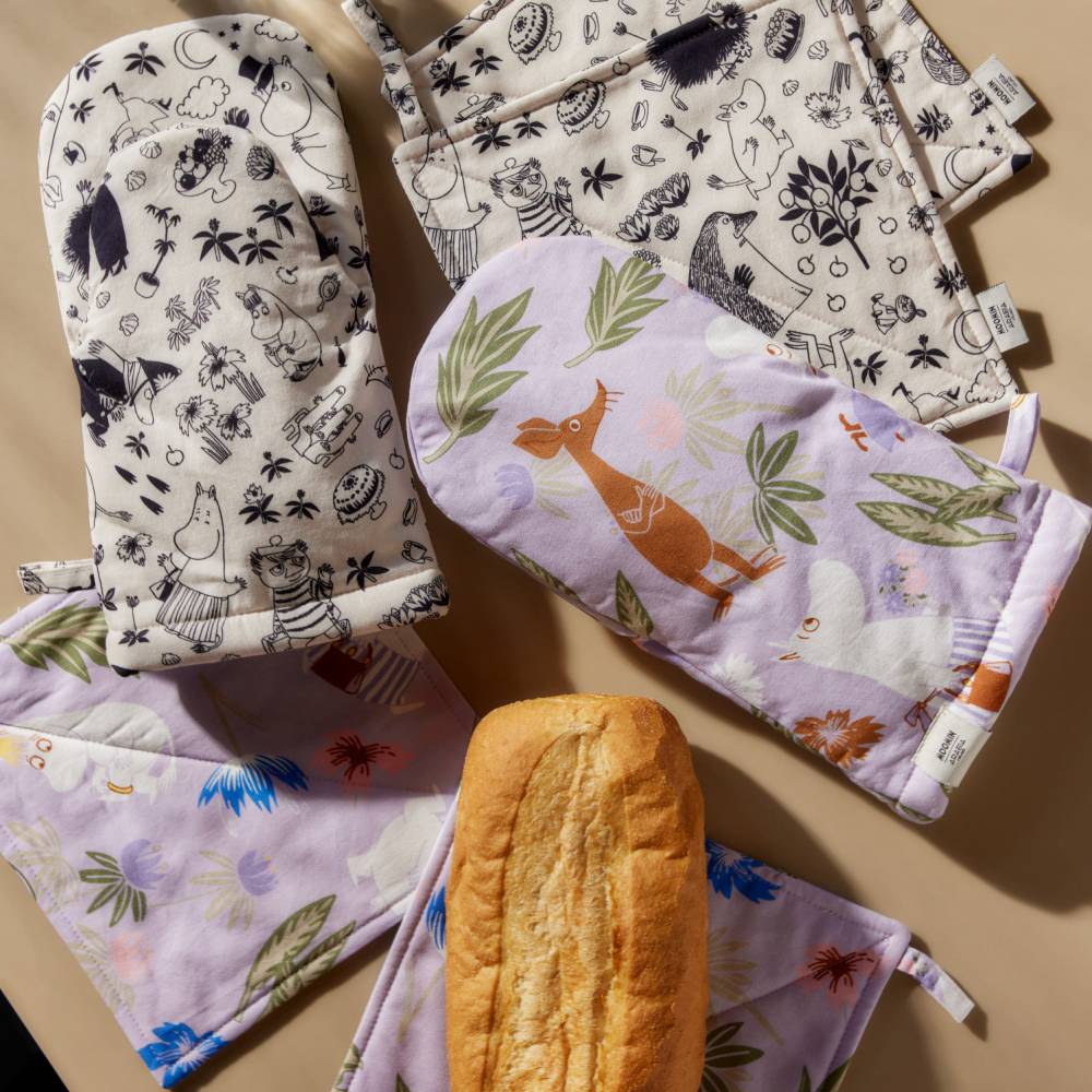 Moomin Flower Garden Oven Mitt Purple
